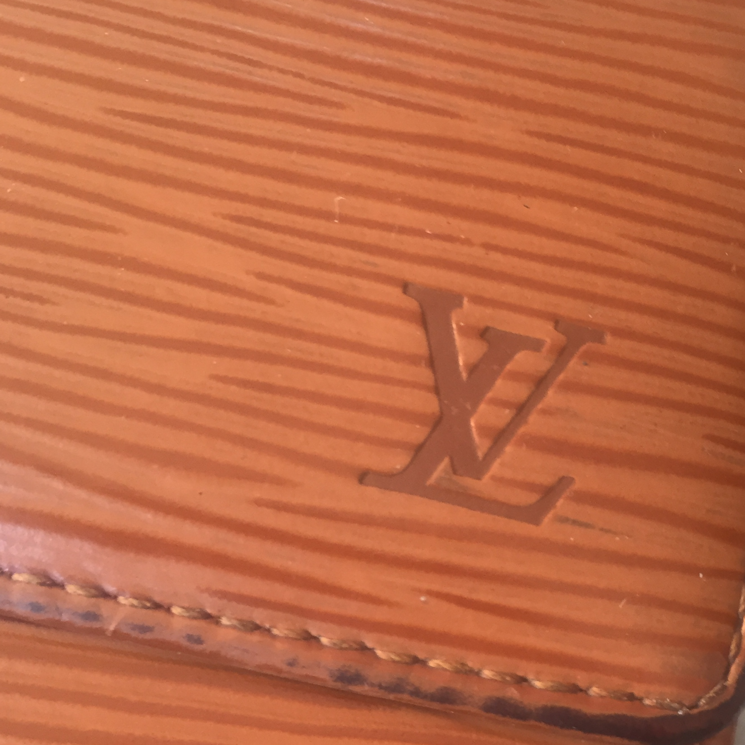 Louis Vuitton Epi Geldbörse aus Leder – Eleganz in zeitlosem Cognac.