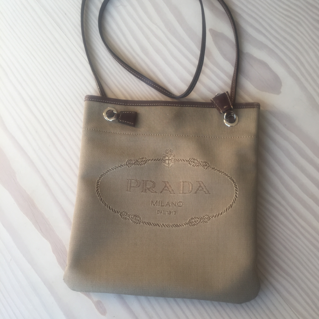 Prada Umhängetasche von vorne