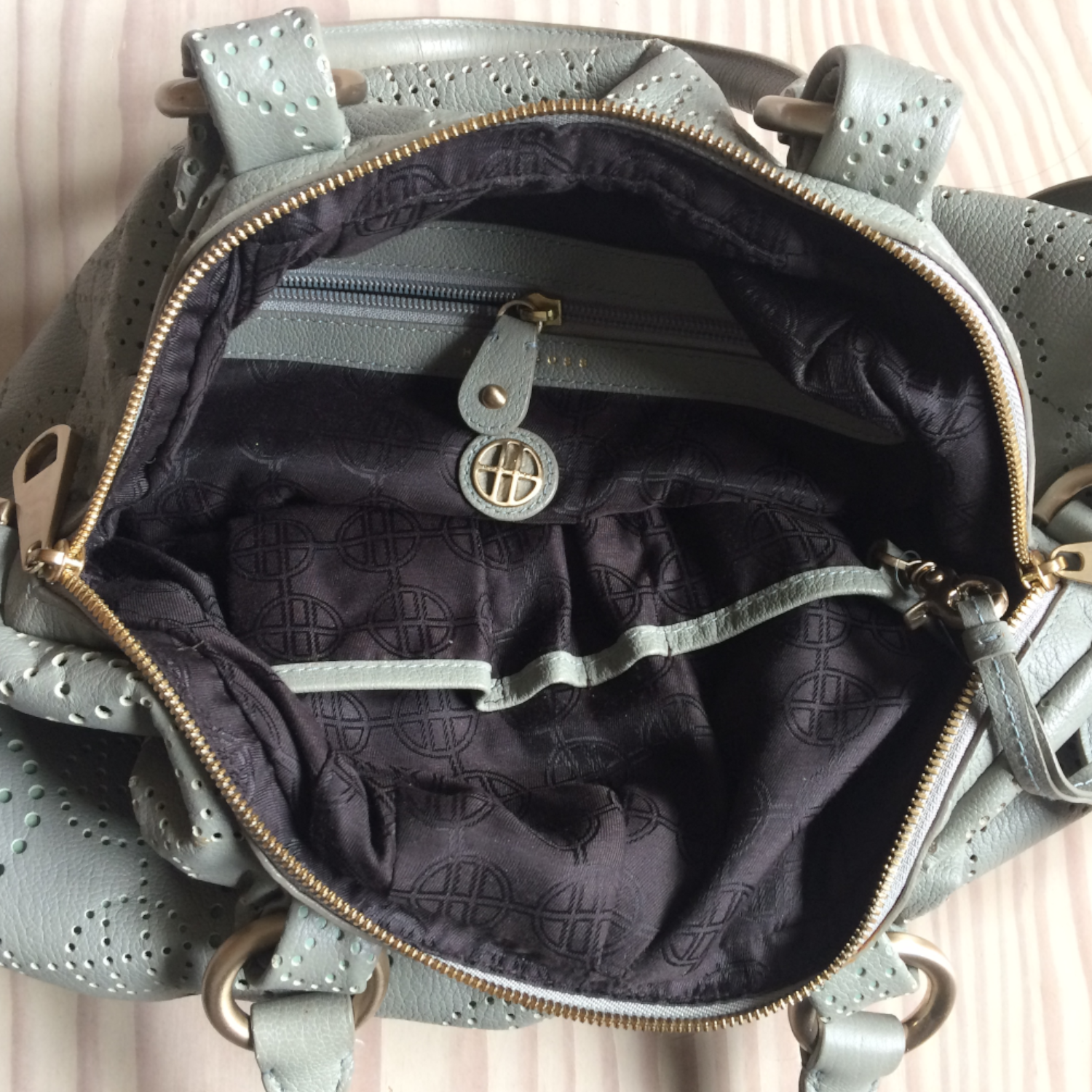 HUGO BOSS Handtasche.